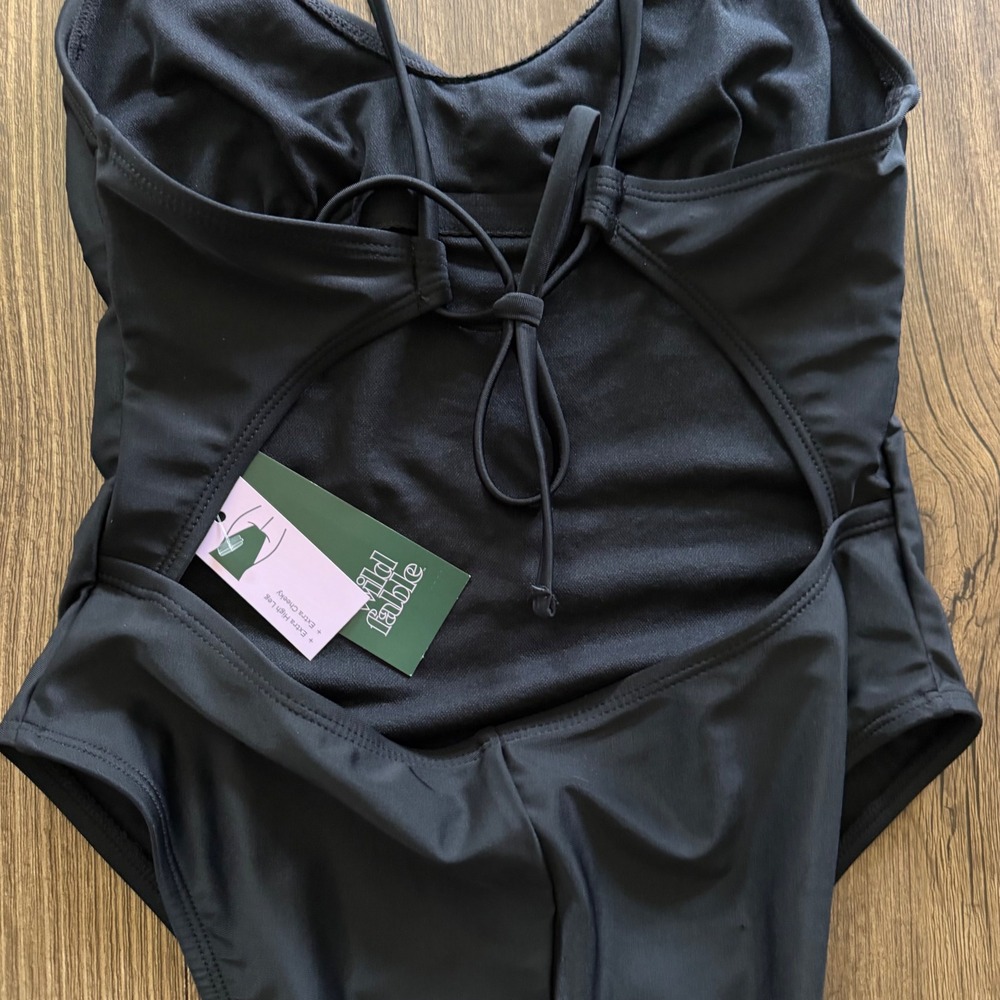 Wild Fable One Piece Swimsuit Womens S Black High Cut Open Back V-Neck NEW - Picture 3 of 9